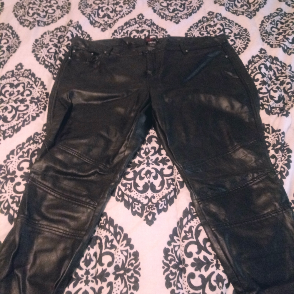 Rebel Wilson for torrid